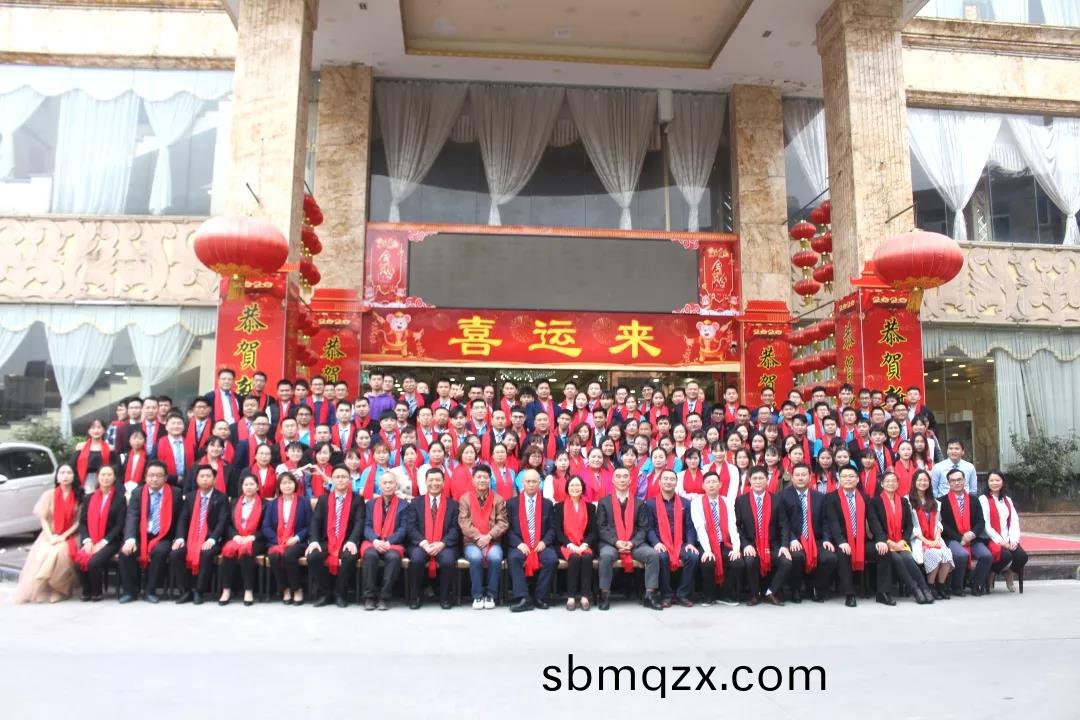 藍勃(bo)生物(wu)2019年(nian)度錶彰(zhang)暨(ji)2020新(xin)年(nian)糰拜會(hui)隆(long)重(zhong)擧行(xing)